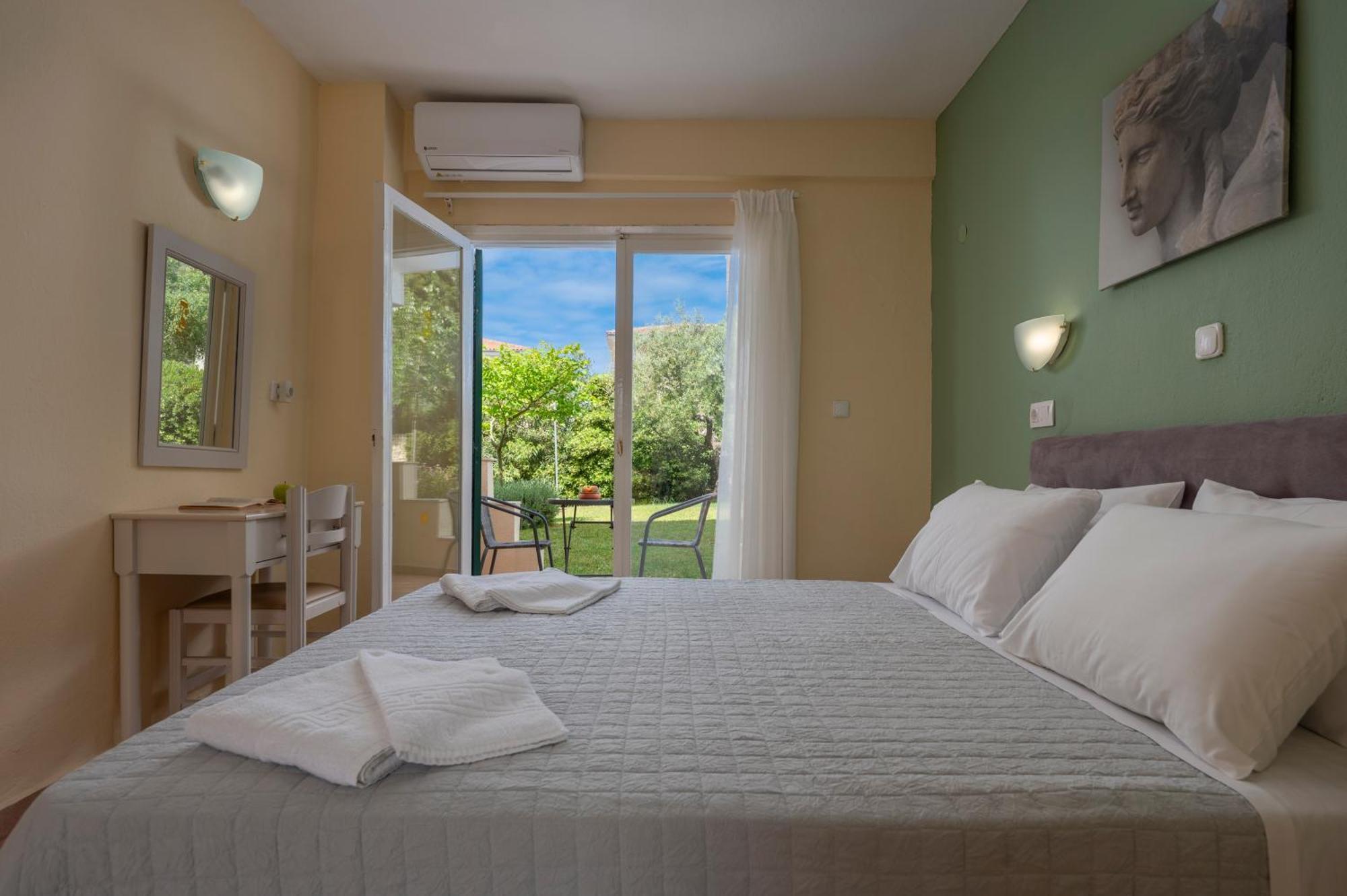 Julia Hotel Fourka Luaran gambar