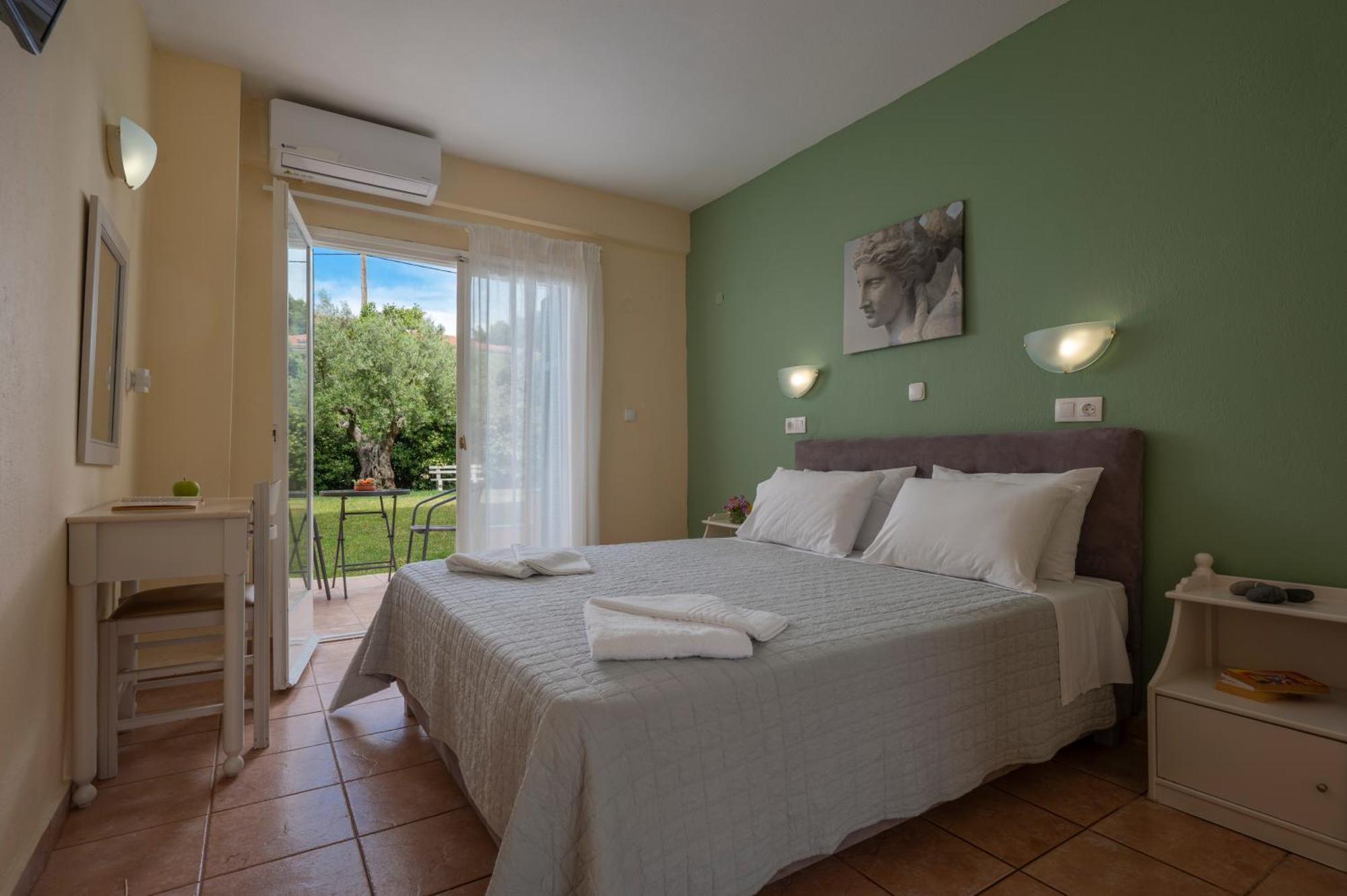 Julia Hotel Fourka Luaran gambar